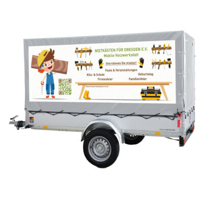 Mobile Holzwerkstatt - Darstellung eines PKW-Anhängers mit Werbeaufdruck