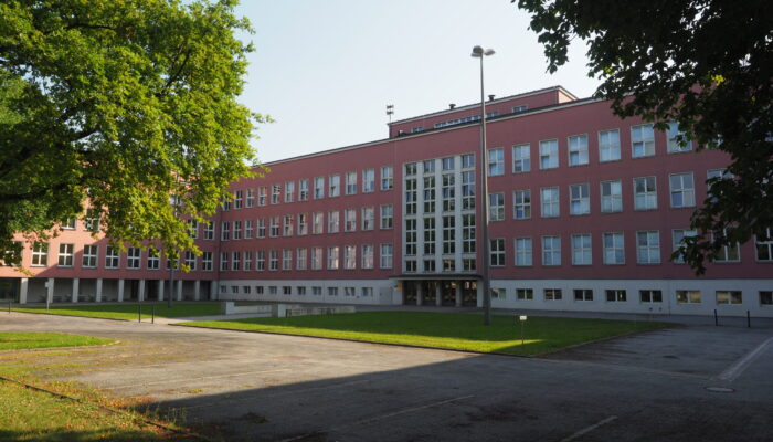 Julius-Ambrosius-Hülße Gymnasium in Dresden-Reick